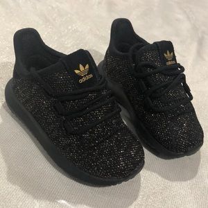Size 5 unisex adidas shoes